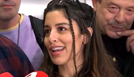 Μαρίνα Σάττι: Οι πρώτες δηλώσεις μετά την επιστροφή στην Ελλάδα – Τι είπε για τα χασμουρητά (ΒΙΝΤΕΟ)