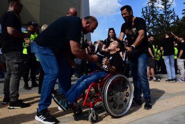 Ολυμπιακός – Φιορεντίνα: Ο μικρός Γιαννάκης έφτασε στην ΑΕΚ Arena με τη φανέλα του ΠΑΟΚ