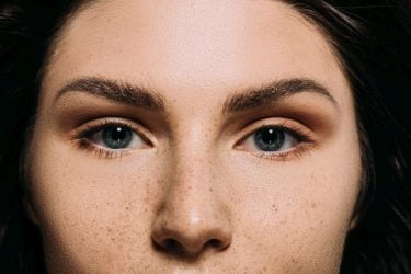 no mascara trend μάσκαρα φυσική ομορφιά