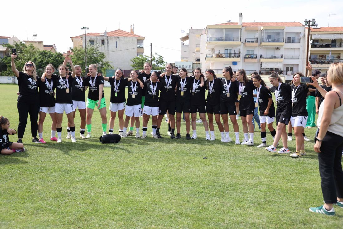 ΠΑΟΚ γυναικεία ομάδα ποδοσφαίρου πανηγύρια Νέοι Επιβάτες νταμπλ