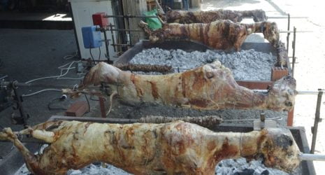 Πως διαμορφώνονται οι τιμές για το Πάσχα – Στα 15 ευρώ το αρνί, πάνω από 9 ευρώ το τσουρέκι