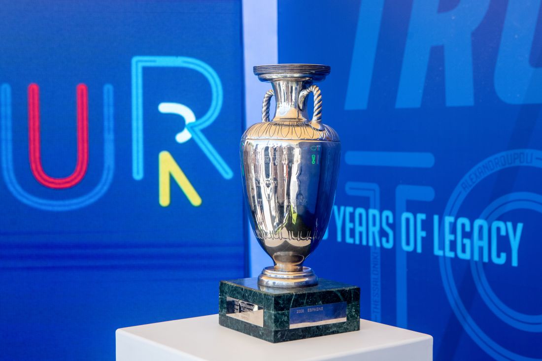 TROPHY TOUR POWERED BY OPAP. ΤΟ ΤΡΟΠΑΙΟ ΤΟΥ ΕURO 2004 ΣΤΗ ΘΕΣΣΑΛΟΝΙΚΗ