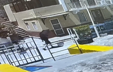 Σύμη: Νέο βίντεο ντοκουμέντο με τον Βρετανό παρουσιαστή από το BBC