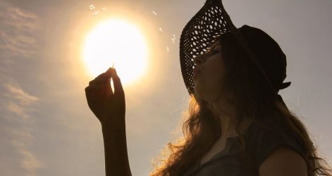 Καύσωνας: Μέτρα προφύλαξης και συμβουλές από την Ελληνική Καρδιολογική Εταιρεία