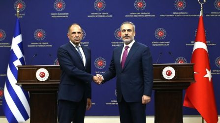 Ο Τούρκος ΥΠΕΞ απειλεί Ελλάδα και Κύπρο: “Θα έρθει η φωτιά και θα σας βρει”