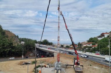 Θεσσαλονίκη: Απομακρύνθηκε η κεραία κινητής τηλεφωνίας στον κόμβο των Πεύκων (ΒΙΝΤΕΟ)