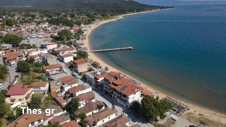 Ολυμπιάδα χωριό Χαλκιδική καλοκαίρι διακοπές παραλία μπάνιο Olympiada Chalkidiki Summer drone από ψηλά