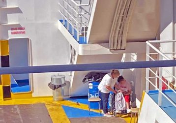 Εικόνα ντροπής στο ferry boat για Θάσο – ΑμεΑ έμεινε στο γκαράζ για 45 λεπτά επειδή δεν υπήρχε ράμπα