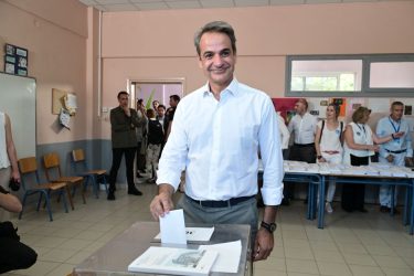 Ευρωεκλογές 2024: Ψήφισε στην Κηφισιά ο Κυριάκος Μητσοτάκης (ΒΙΝΤΕΟ)