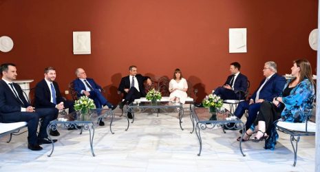 50 χρόνια από την αποκατάσταση της Δημοκρατίας: Τα μηνύματα της πολιτικής ηγεσίας