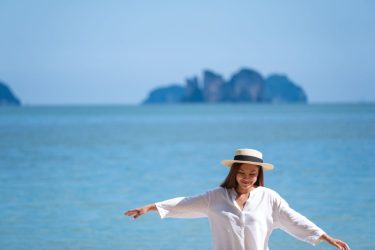 Τελικά πόσα ρούχα χρειάζεστε στις διακοπές σας;