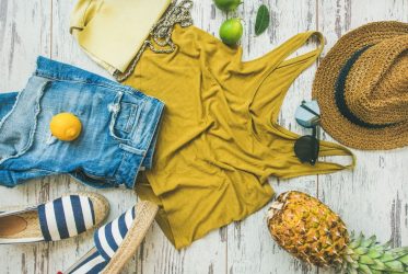 Καύσωνας και στυλ: 8 tips για να είσαι στη μόδα αλλά και άνετη