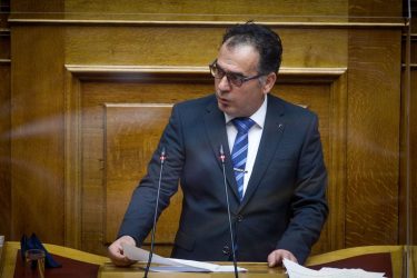 Βουλευτής της ΝΔ κατηγορείται ότι έβρισε πολίτη σε γλέντι πολιτιστικού συλλόγου