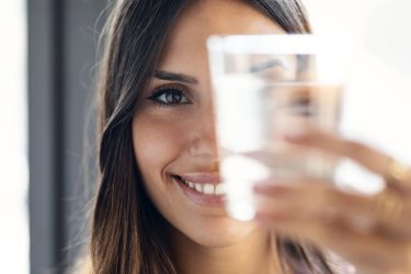 4 απλές στρατηγικές για να προλάβεις την αφυδάτωση