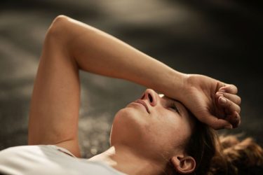 ασθένεια ζαλάδα ζέστη καύσωνας γυναίκα