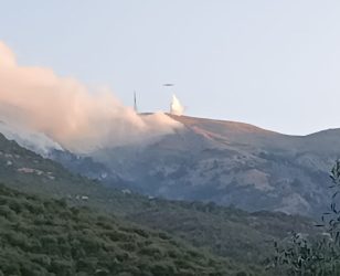 Ολονύχτια μάχη με τις φλόγες στο Παγγαίο – Από νωρίς επιχειρούν τα εναέρια μέσα (ΒΙΝΤΕΟ & ΦΩΤΟ)