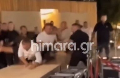 Αγριο ξύλο στη συναυλία του Κωνσταντίνου Αργυρού στην Αλβανία (ΒΙΝΤΕΟ)