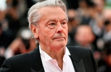 Αλέν Ντελόν: Σάλος με την επιθυμία του να θανατωθεί ο σκύλος του και να ταφούν μαζί
