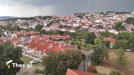 Ο καιρός τη Μεγάλη Εβδομάδα: Υψηλές θερμοκρασίες, συννεφιά και κατά τόπους βροχές