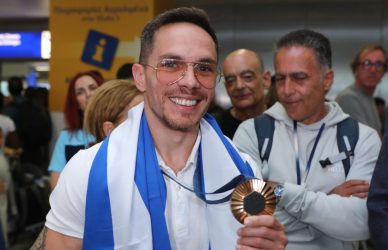 Επιστροφή Πετρούνια από τους Ολυμπιακούς Αγώνες 2024