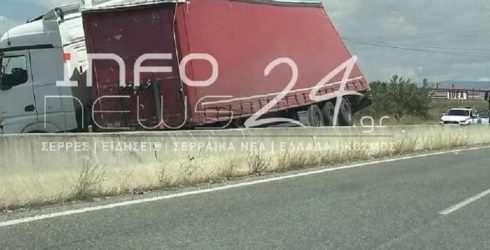 Σέρρες: Κλειστός ο κάθετος άξονας της Εγνατίας Οδού λόγω τροχαίου με νταλίκα (ΒΙΝΤΕΟ)