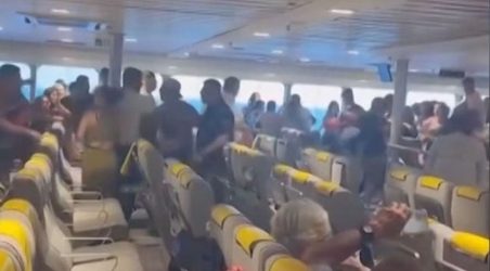 Αγρια συμπλοκή σε πλοίο στην Τήνο – Βίντεο ντοκουμέντο από τη στιγμή 