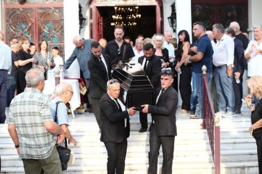 Παύλος Γερακάρης: Συγκίνηση στο τελευταίο αντίο για τον δημοσιογράφο (ΦΩΤΟ)