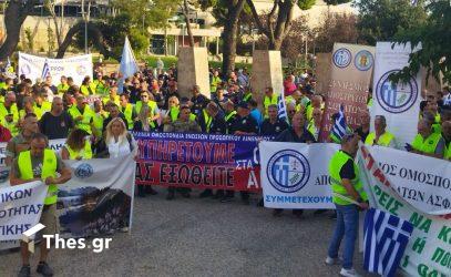Θεσσαλονίκη: Διαμαρτυρία ενστόλων στον Λευκό Πύργο (ΒΙΝΤΕΟ & ΦΩΤΟ)