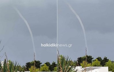 Χαλκιδική: Υδροστρόβιλος στον Τορωναίο κόλπο (ΒΙΝΤΕΟ)