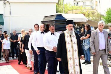 Κηδεία του ηθοποιού Ντίνου Καρύδη, στο Κοιμητήριο Ζωγράφου, Τρίτη 17 Σεπτεμβρίου 2024. Ο ηθοποιός έφυγε από τη ζωή την Κυριακή 15 Σεπτεμβρίου σε ηλικία 85 ετών.