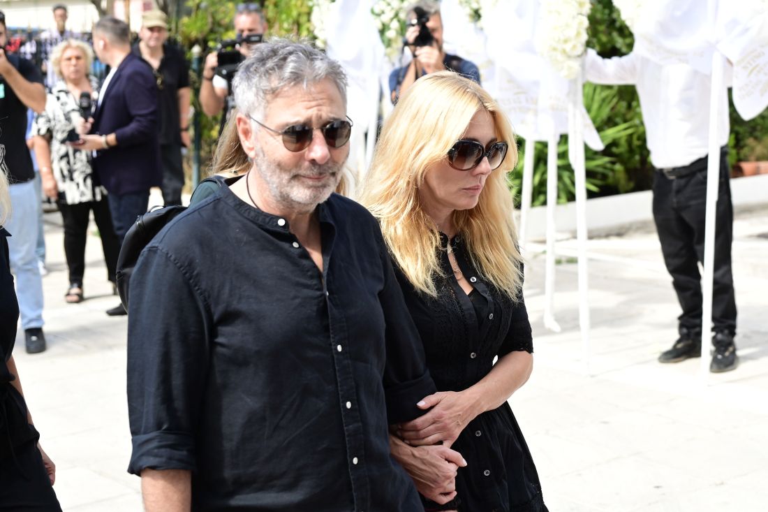 Κηδεία του ηθοποιού Ντίνου Καρύδη, στο Κοιμητήριο Ζωγράφου, Τρίτη 17 Σεπτεμβρίου 2024. Ο ηθοποιός έφυγε από τη ζωή την Κυριακή 15 Σεπτεμβρίου σε ηλικία 85 ετών.