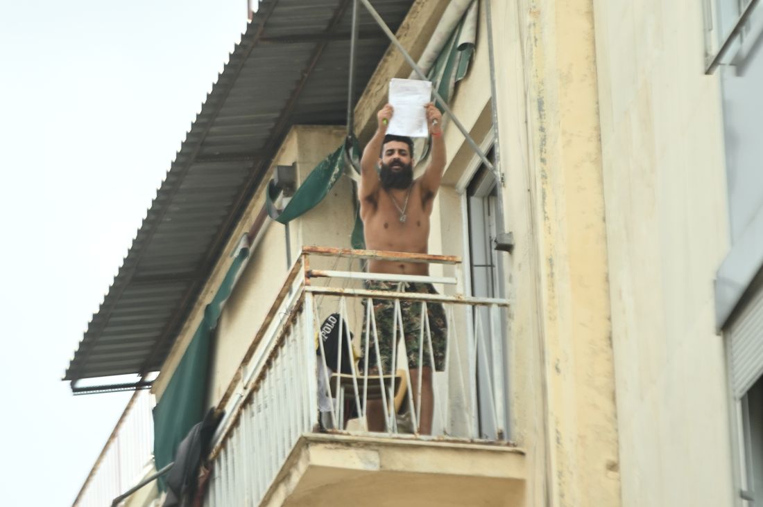 Αχαρνών άνδρας απειλεί να αυτοκτονήσει