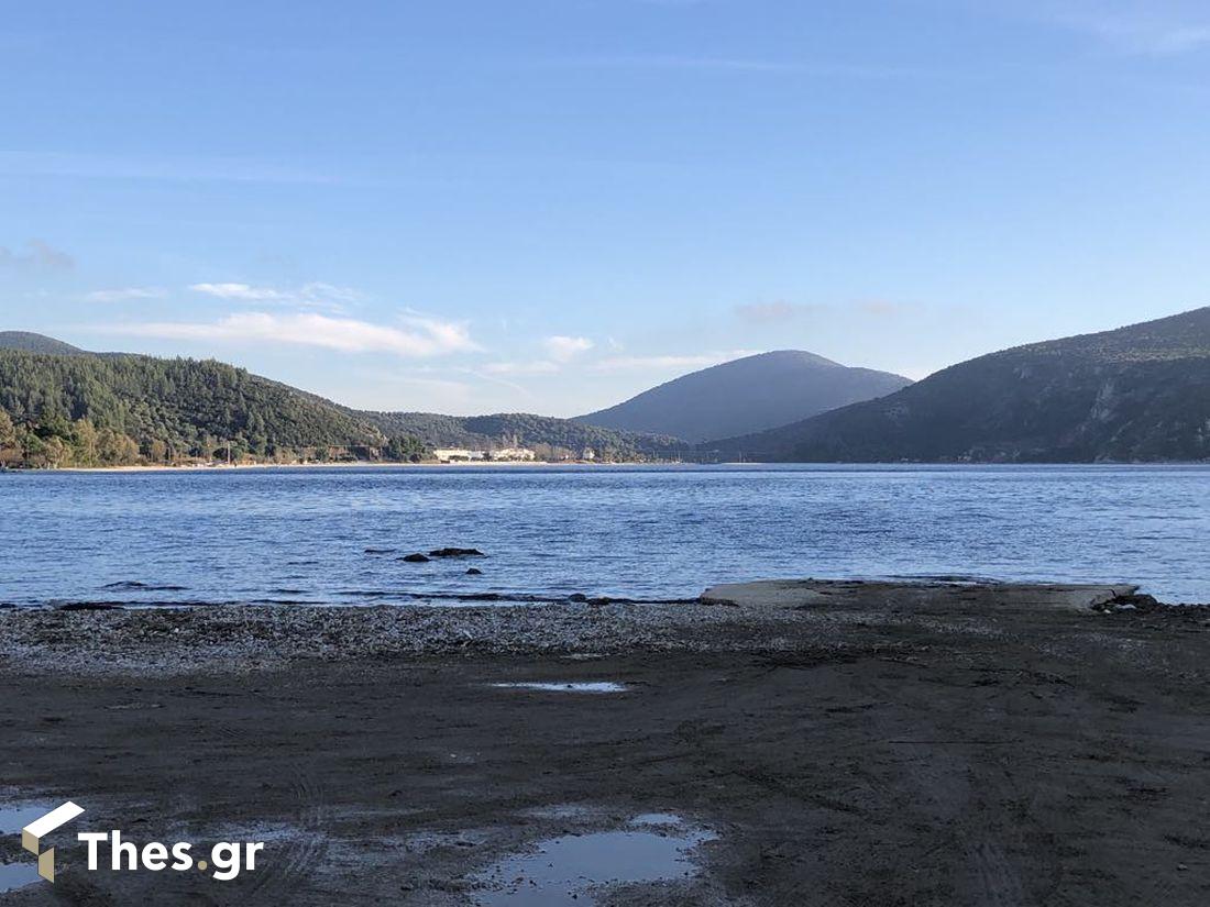 Μνημείο πτώση σινούκ ελικόπτερο Πόρτο Κουφό Χαλκιδική