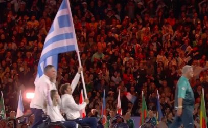 Παραολυμπιακοί Αγώνες 2024: Η ελληνική σημαία υψώθηκε στο «Stade de France» από την Σταματοπούλου και τον Τσαπατάκη