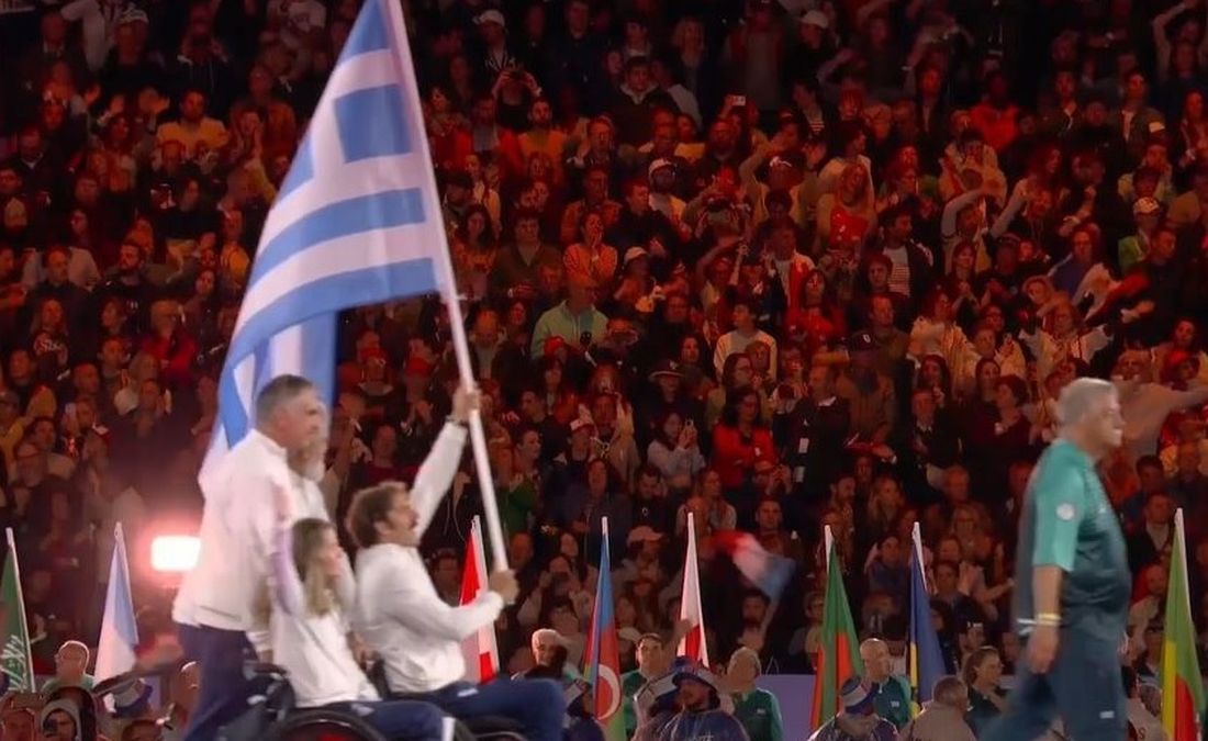 Παραολυμπιακοί Αγώνες 2024: Η ελληνική σημαία υψώθηκε στο «Stade de France» από την Σταματοπούλου και τον Τσαπατάκη