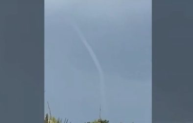 Χαλκιδική: Δημιουργήθηκε υδροστρόβιλος από την κακοκαιρία στον Τορωναίο κόλπο (ΒΙΝΤΕΟ)