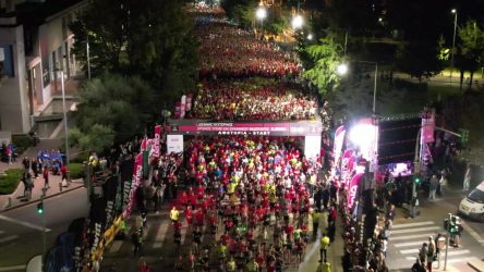 Με 11.000 δρομείς, πάρτι και συναυλία ο νυχτερινός ημιμαραθώνιος που φέτος τρέχει στη δυτική Θεσσαλονίκη