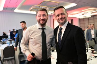 Εκλογές ΠΑΣΟΚ: Ανδρουλάκης-Δούκας στον β’ γύρο – Το τελικό αποτέλεσμα μετά το θρίλερ για τη δεύτερη θέση