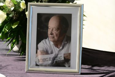Μίμης Πλέσσας λαϊκό προσκύνημα