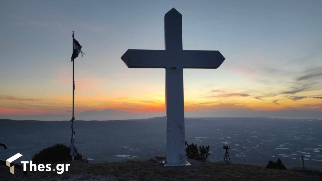 Το παρεκκλήσι του Προφήτη Ηλία πάνω από τα Βασιλικά από όπου απογειώθηκε ο 40χρονος με το αλεξίπτωτο πλαγιάς