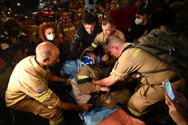 Επεισόδια στο Υπουργείο Κλιματικής Κρίσης – Τραυματίστηκε εποχικός πυροσβέστης (ΒΙΝΤΕΟ & ΦΩΤΟ)