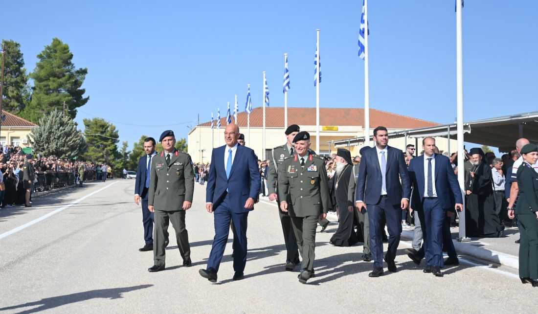 Δένδιας στην ορκωμοσία των νεοσυλλέκτων στρατιωτών στη Θήβα