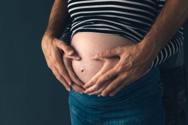 Θεσσαλονίκη: 28χρονος ξυλοκόπησε άγρια την έγκυο αδελφή του και τον σύντροφό της