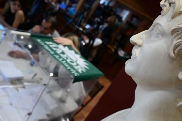 Εκλογές ΠΑΣΟΚ: Κλείνουν στις 19:30 οι κάλπες – Πάνω από 50.000 λιγότεροι οι ψηφοφόροι από την περασμένη Κυριακή