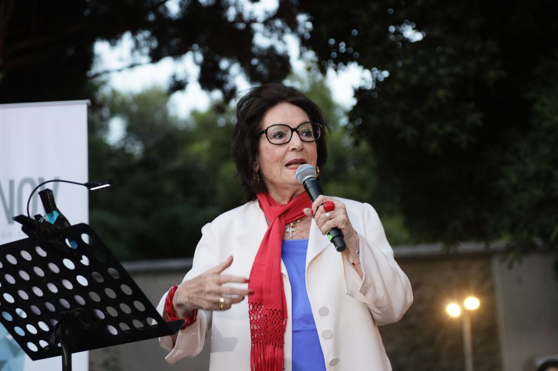 Νανά Μούσχουρη