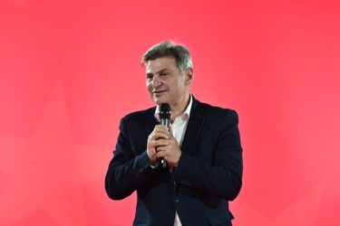 Νίκος Φαραντούρης: Ανακοίνωσε την υποψηφιότητά του για την προεδρία του ΣΥΡΙΖΑ