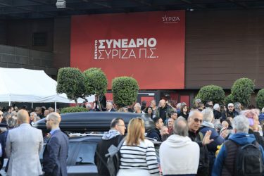 Ανακοίνωση ΣΥΡΙΖΑ: «Οι εκλεγμένοι βουλευτές δεν νοείται να ανεξαρτητοποιηθούν χωρίς παράδοση έδρας»