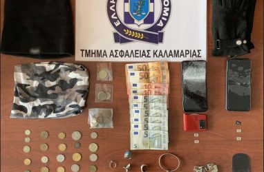 Θεσσαλονίκη: Μπούκαραν σε σπίτι κι έκλεψαν χρυσαφικά, φιάλη αλκοόλ μέχρι και παπούτσια