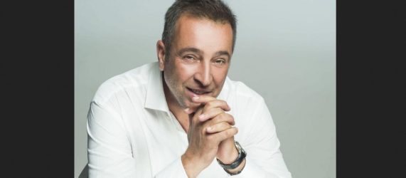 Δημήτρης Χρυσοχοΐδης: Θρήνος για τον τραγουδιστή – “Εχασε” τον αδελφό του