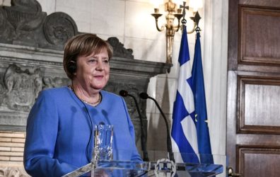 Ανγκελα Μέρκελ: Τι αναφέρει στα απομνημονεύματά της για την Ελλάδα και το τηλεφώνημα-έκπληξη από τον Αλέξη Τσίπρα